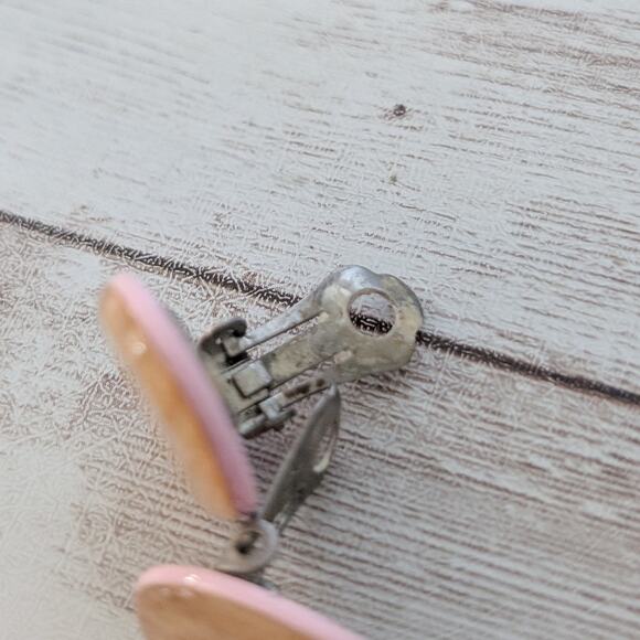 Vintage Clip On Earrings Woodgrain Pattern Oval - Tarnished Clips - Picture 4 of 7